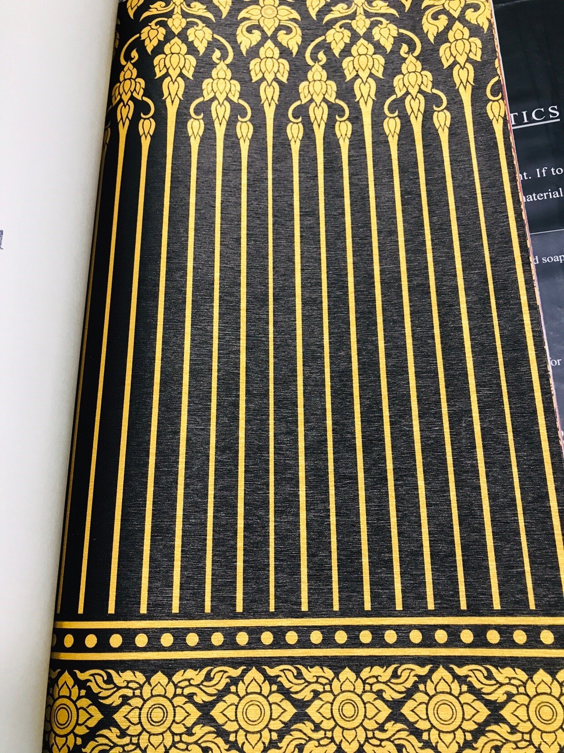 วอลเปเปอร์ลายไทย (ขอบบนล่าง) ดำ-ทอง BD049-10