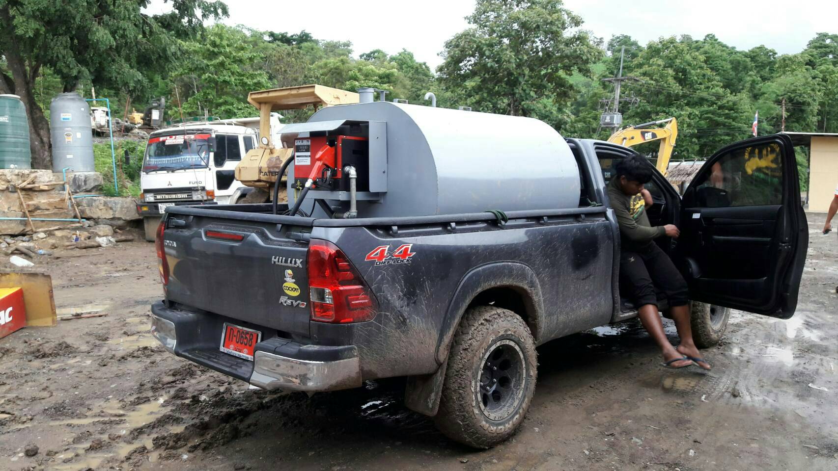 ถังโมบายขนาด 1500 ลิตร พร้อมตู้จ่ายน้ำมันใช้ไฟแบตเตอรี่