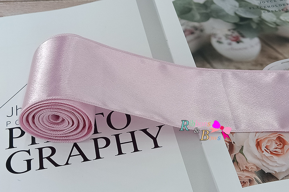 ริบบิ้นผ้าวาเลนติโน่ สีหวาน เย็บขอบ ขนาด 7 ซม.