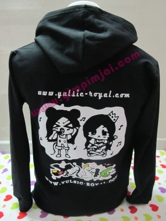 เสื้อกันหนาวดำ ซิปขาว สกรีนลาย yulsic