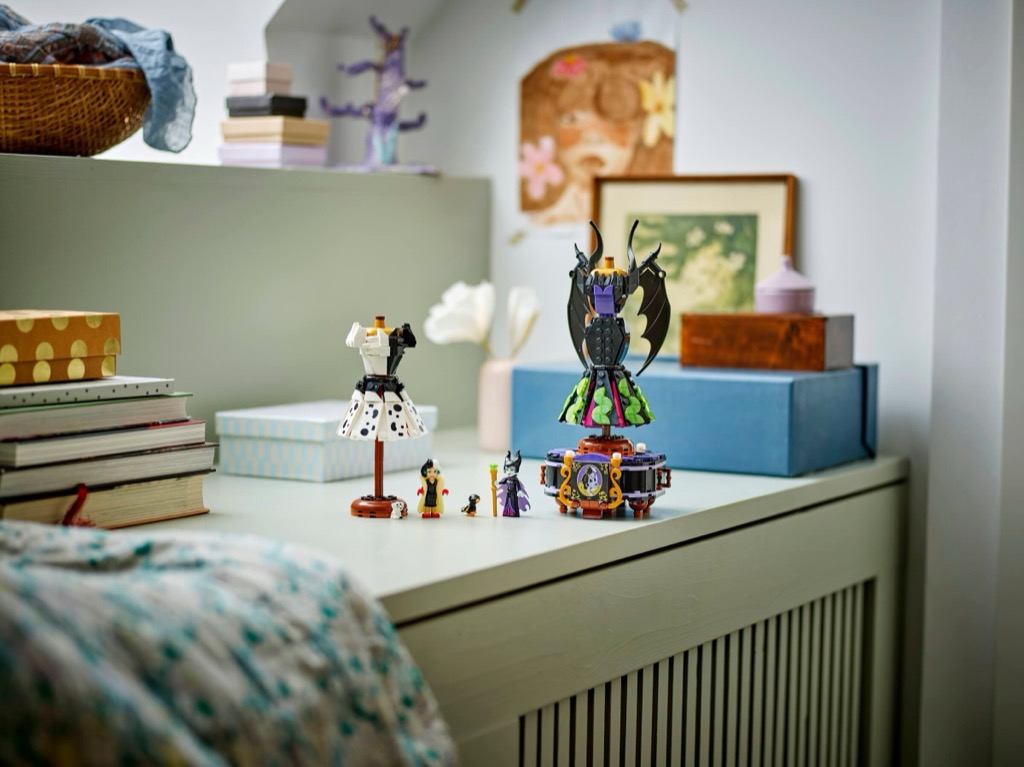 เลโก้ LEGO Disney 43262 Maleficent's and Cruella De Vil's Dresses
