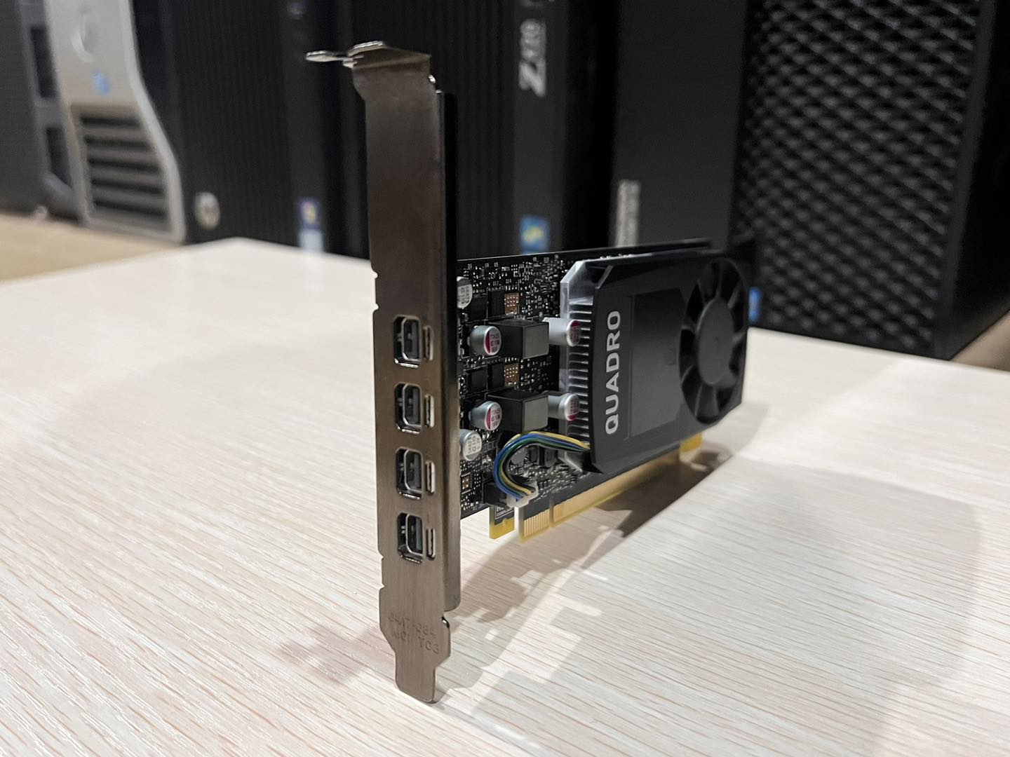 การ์ดจอ Nvidia Quadro P1000 4GB มือสองพร้อมใช้งาน
