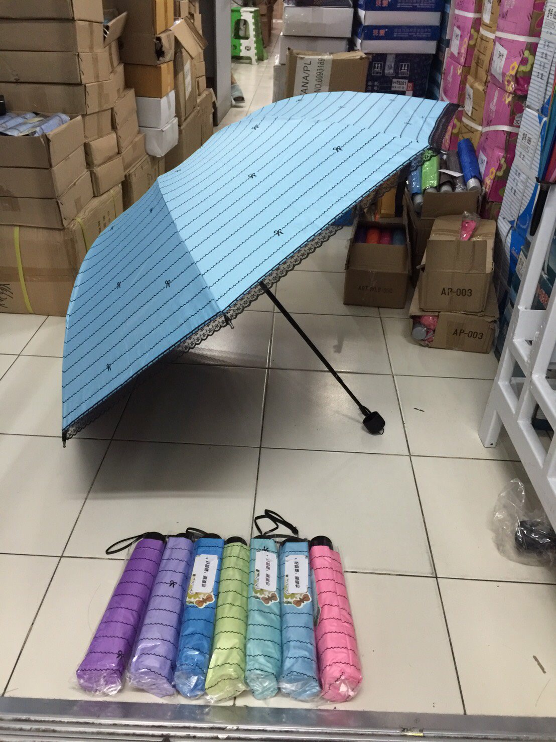 ร่ม4ตอน8ก้าน24นิ้วมีระบายยูวีดำ รหัส 1610