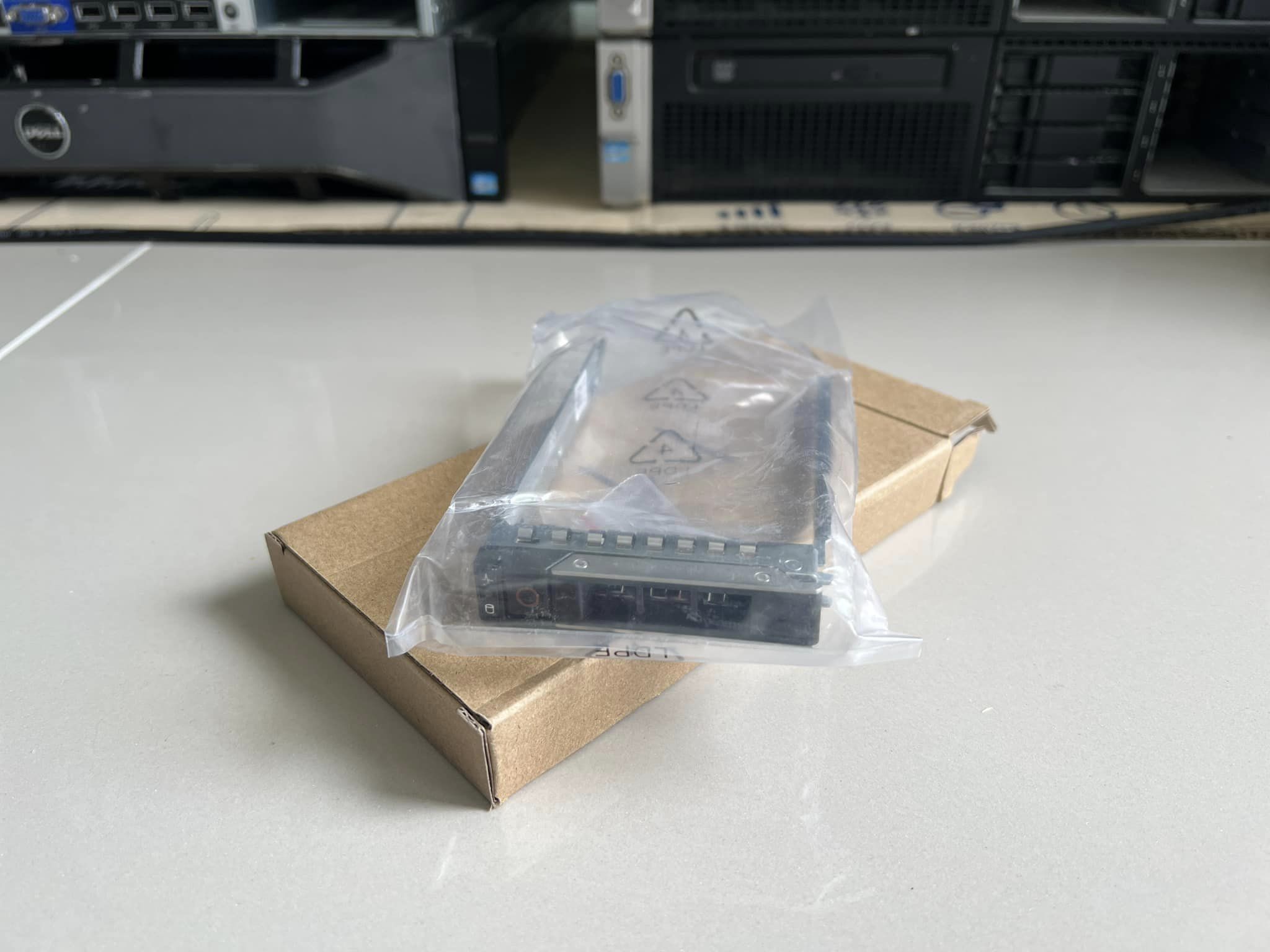 tray dell R440 R640 R740 R740xd R840 R940 R6415 R7415 R7425 2.5 นิ้ว gen 14 มือสองพร้อมใช้งาน