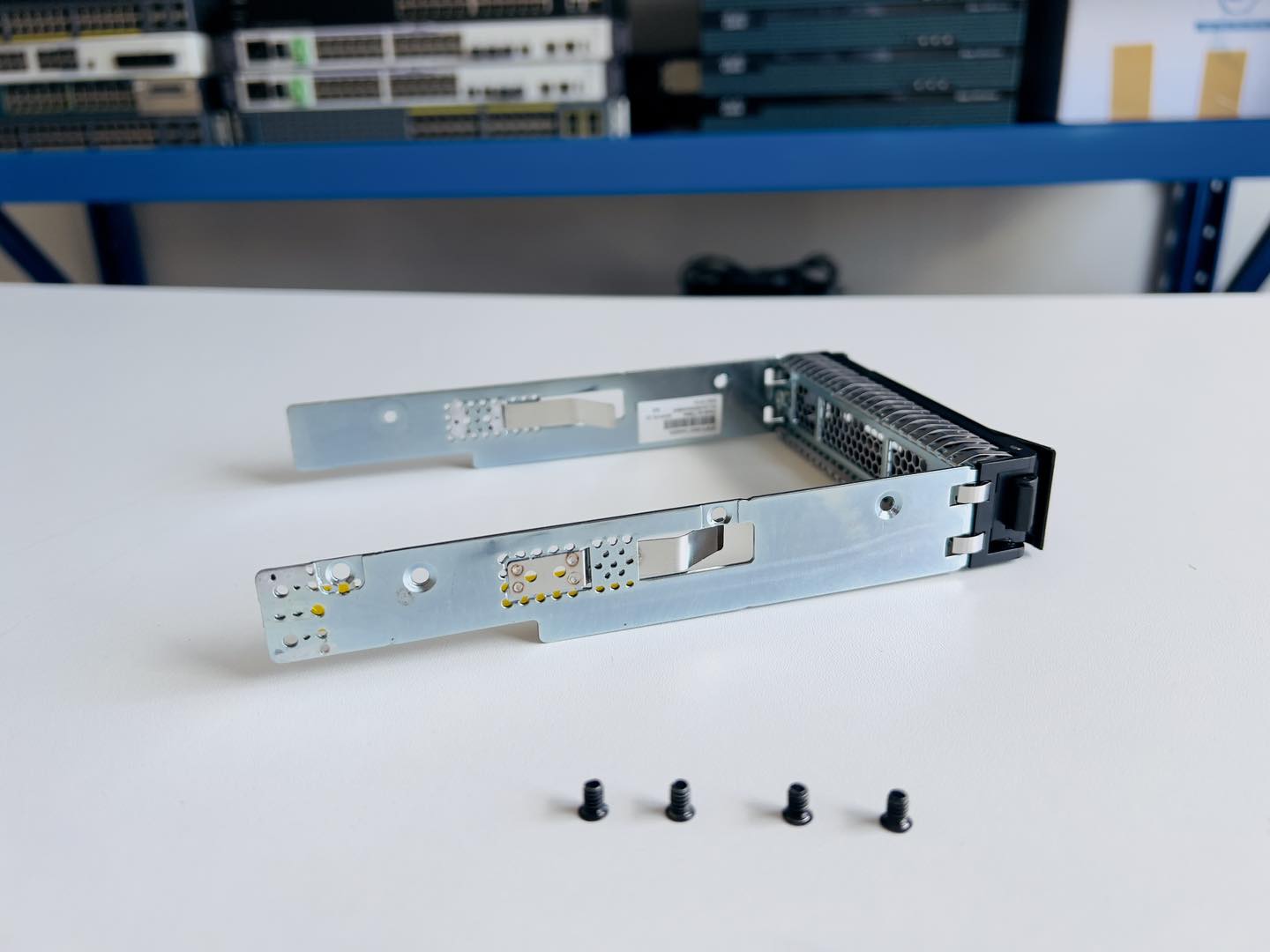 tray hdd lenovo 3.5 int SR650 SR850 SN550 Series SAS SATA เทฮาร์ดดิสเลอโนโวมือสองพร้อมใช้งาน