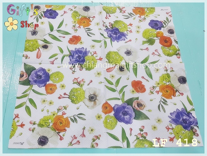 กระดาษแนปกิ้น ลายดอกไม้สีม่วง สีขาว พื้นหลังสีขาว