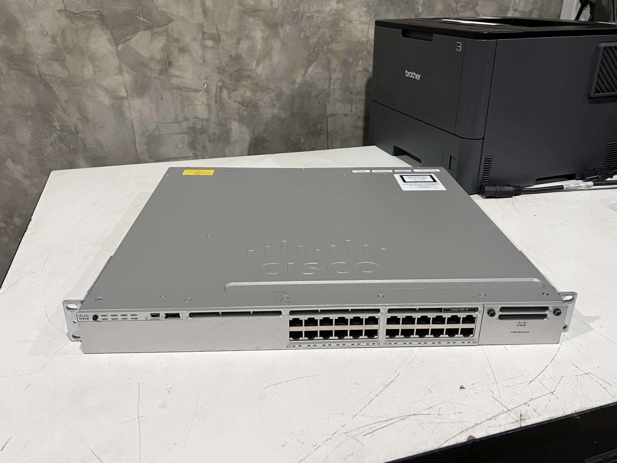 Cisco 3850 24T-E layer 3 สวิทกิ๊กกะบิตมือสองพร้อมใช้งาน