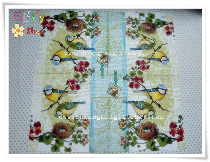 กระดาษแนปกิ้น ลายนกหัวสีฟ้าท้องสีเหลืองปีกสีเขียวเข้ม พื้นหลังสีขาวลายวินเทจ