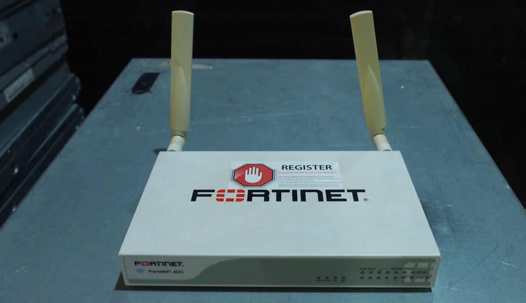 Fortinet FortiWiFi 40C มือ 2 พร้อมใช้งาน
