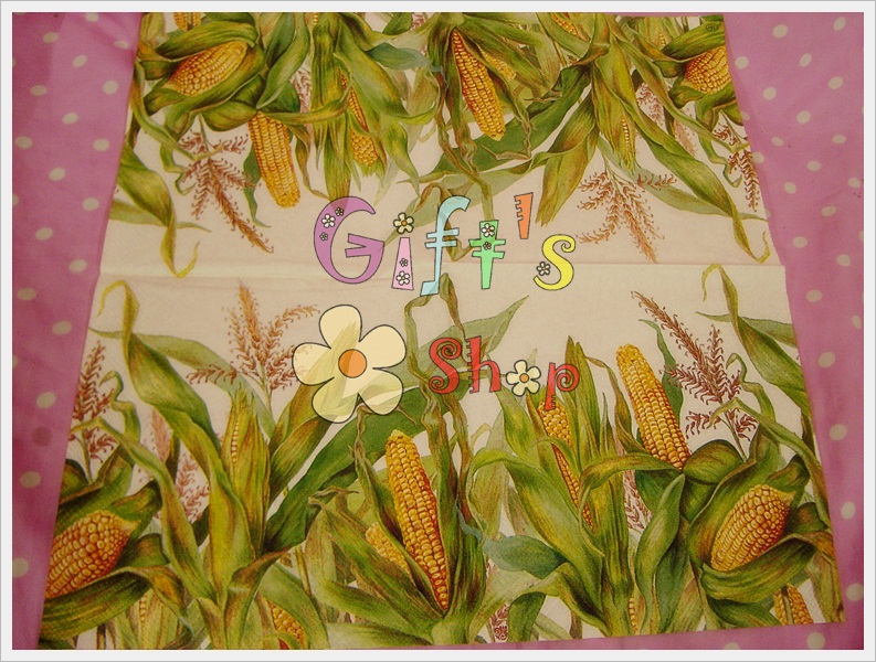 กระดาษแนปกิ้น ลายข้าวโพด พื้นหลังสีขาว