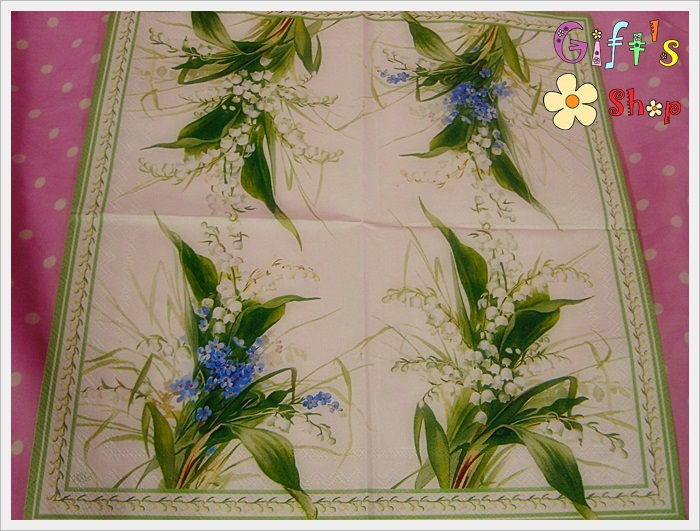 กระดาษแนปกิ้น ลายดอกไม้สีฟ้า-ขาว พื้นหลังสีขาว ขอบสีเขียว