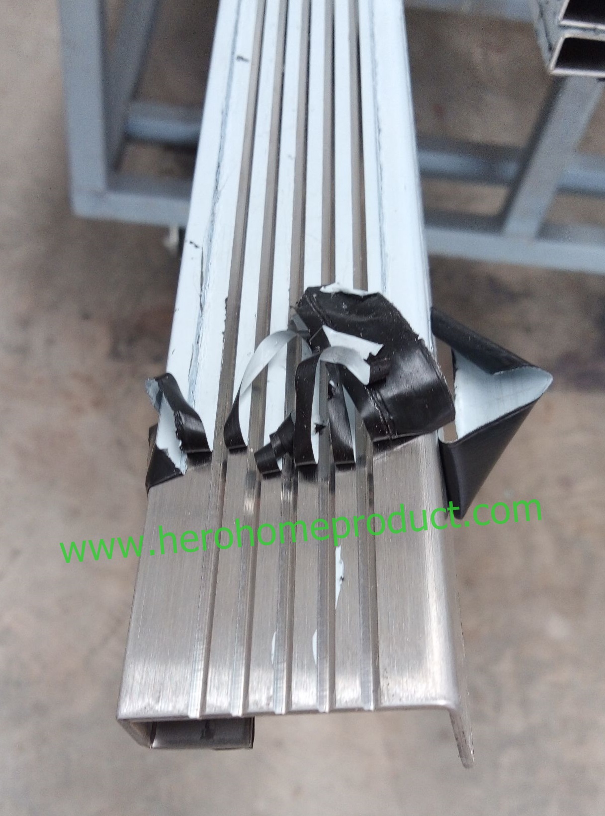 จมูกบันไดสแตนเลส เกรด304 รุ่น5ร่อง