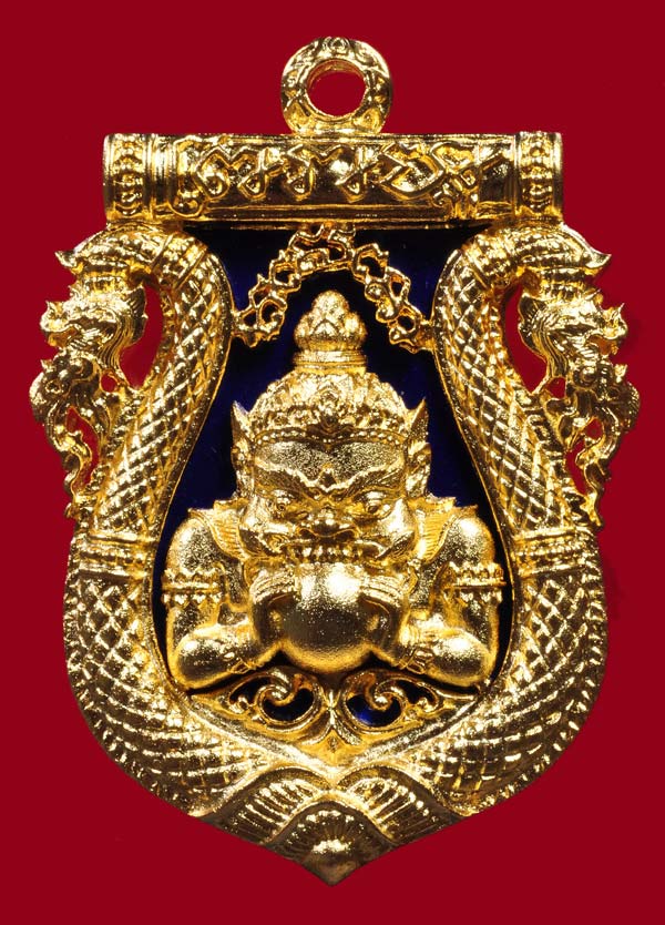 เหรียญเสมาพระราหู ฉลุลายยกองค์ พลังอำนาจ วัดศรีษะทอง เนื้อสัมฤทธิ์นอกอิตาลี ลงยาราชาวดี ชุบทอง สีน้ำเงิน สวยๆ มากๆ ครับ