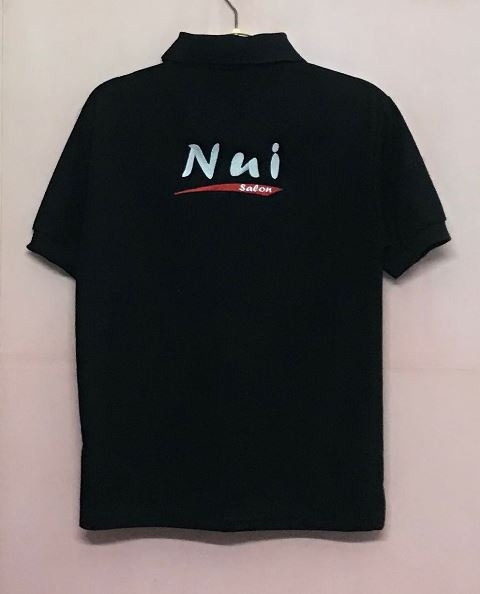 เสื้อโปโลสีดำ ปักด้านหลัง