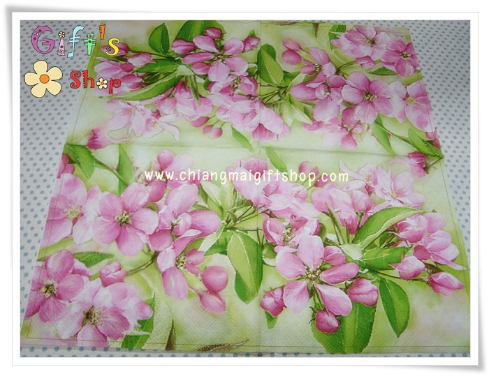 กระดาษแนปกิ้น ดอกไม้สีชมพู พื้นหลังสีเขียวอ่อน