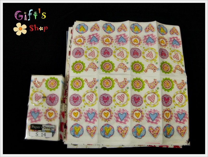 กระดาษแนปกิ้น ลายหัวใจในวงกลม พื้นหลังสีขาว