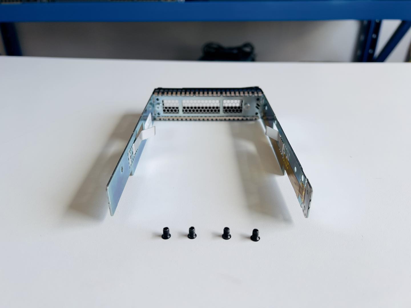 tray hdd lenovo 3.5 int SR650 SR850 SN550 Series SAS SATA เทฮาร์ดดิสเลอโนโวมือสองพร้อมใช้งาน