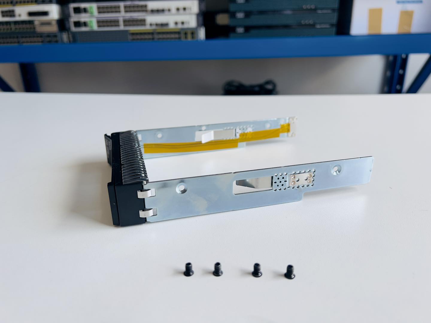 tray hdd lenovo 3.5 int SR650 SR850 SN550 Series SAS SATA เทฮาร์ดดิสเลอโนโวมือสองพร้อมใช้งาน