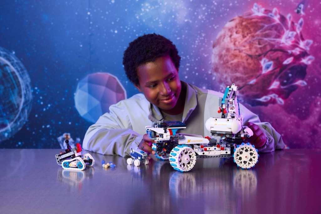 เลโก้ LEGO Technic 42211 Lunar Outpost Moon Rover Space Vehicle