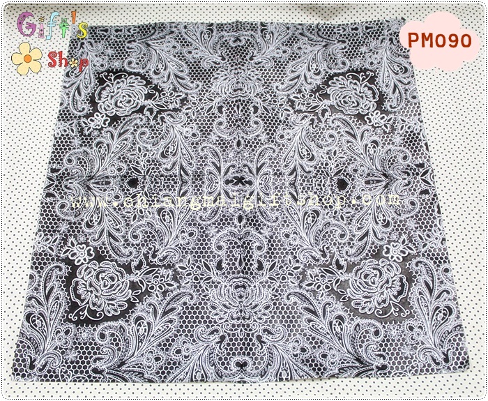 กระดาษแนปกิ้น ลายลูกไม้สีขาว พื้นหลังสีดำ พิมพ์นูน
