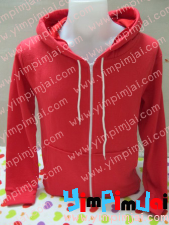 เสื้อกันหนาวสีแดง หูหมีดำ