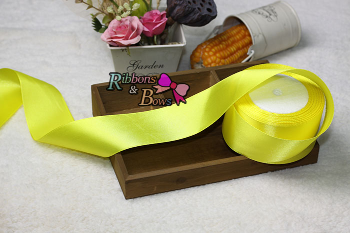 ริบบิ้นผ้าซาตินสีเหลือง ม้วน 25 หลา SA004