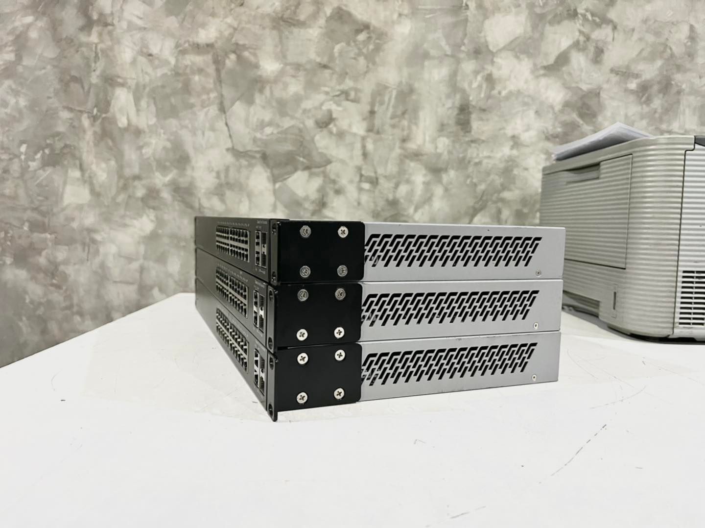 Cisco SF200 24-Port 10/100 มือสอง พร้อมใช้งาน