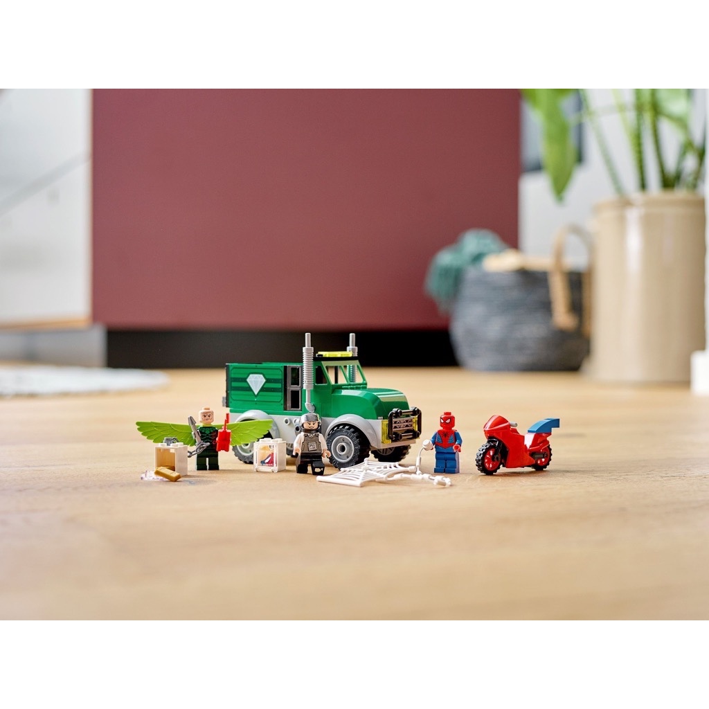 เลโก้ LEGO Super Heroes 76147 Vulture's Trucker Robbery