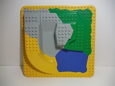 LEGO Duplo 4646268 Wild Animals (9218) New + LEGO Duplo 15"x15" Raised Animal Zoo Green/Yellow/Blue/Gray Base Plate (Plate-Used)