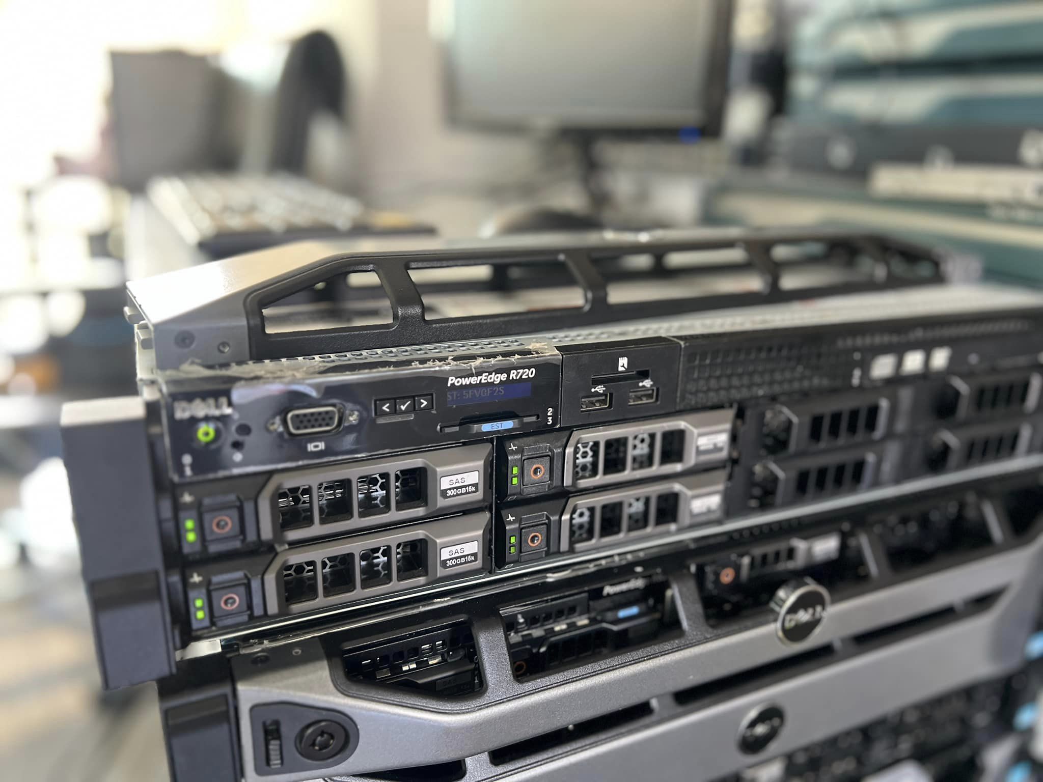 dell r720 2cpu 32gb 20cores sas 4tb hdd 3.5" เซิฟเวอร์มือสองพร้อมใช้งาน