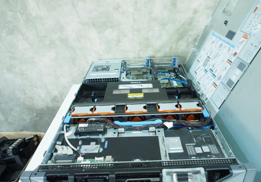 server dell r710 2cpu h700 มือ 2 พร้อมใช้งาน