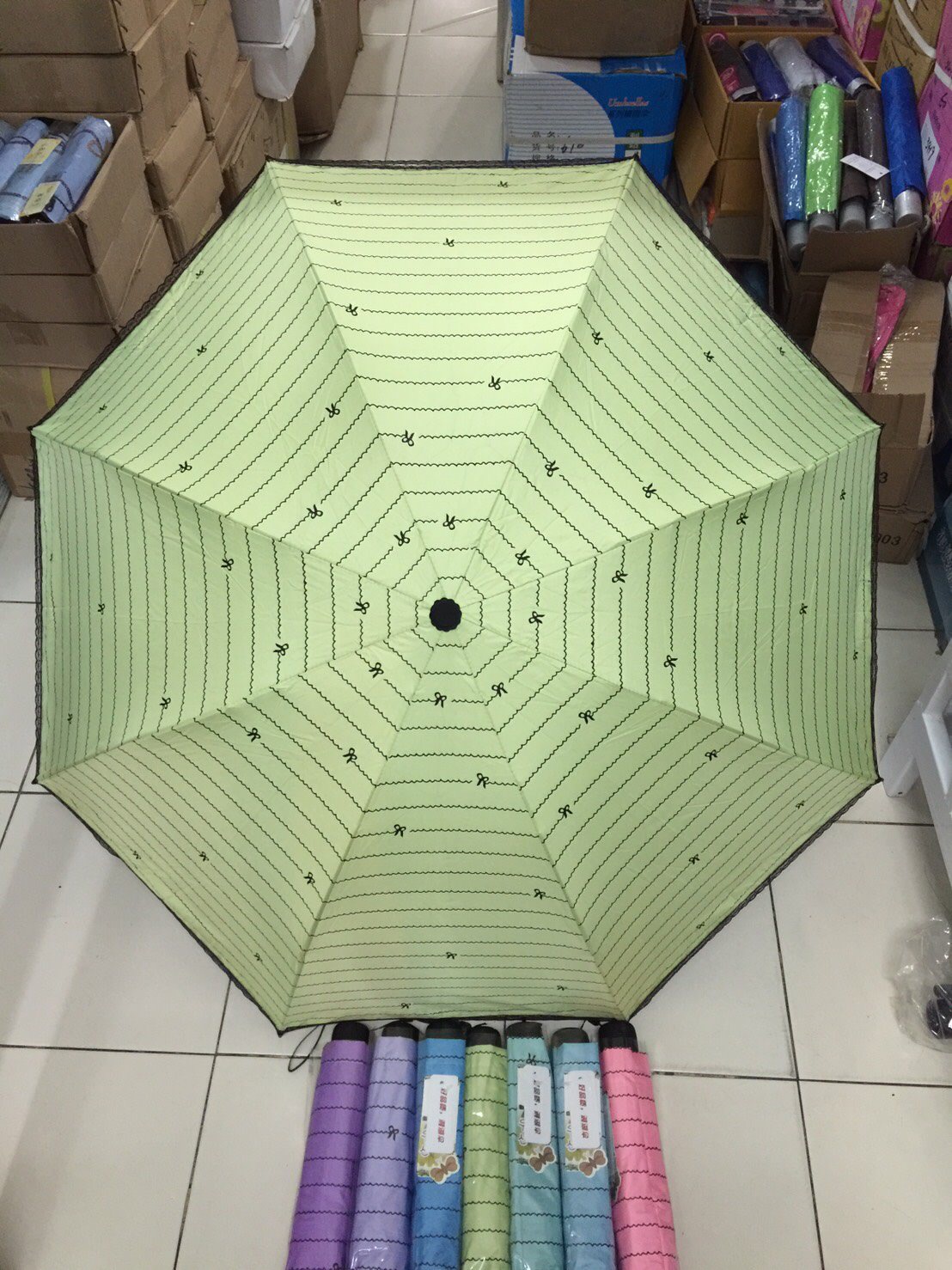 ร่ม4ตอน8ก้าน24นิ้วมีระบายยูวีดำ รหัส 1610