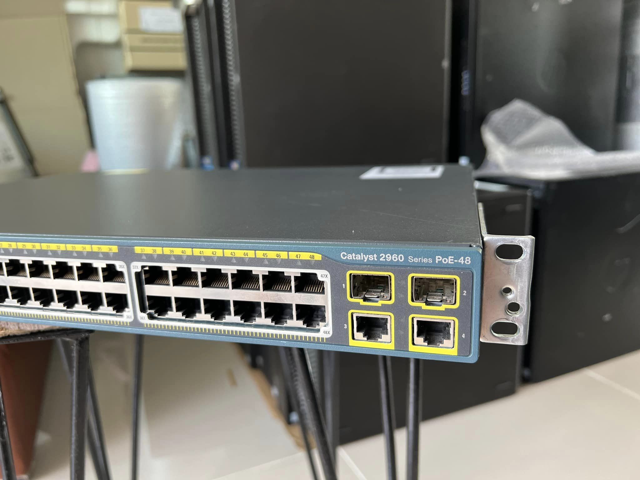 Switch Cisco 2960 48 port PoE 370W สวิทมือสองพร้อมใช้งาน