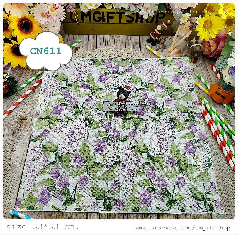 กระดาษแนปกิ้น, ลายดอกไม้โทนสีม่วง, ลายดอกไม้สีม่วง, ลายดอกลิลลี่สีม่วง, ลายดอกลิลลี่, ลายดอกไม้กระจายเต็มผืน, พื้นหลังสีขาว, ลายช่อดอกไม้, ลายดอกไม้, ลายเต็มผืน