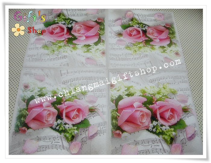 กระดาษแนปกิ้น ลายดอกกุหลาบสีชมพู กับโน้ตดนตรี พื้นหลังสีขาว