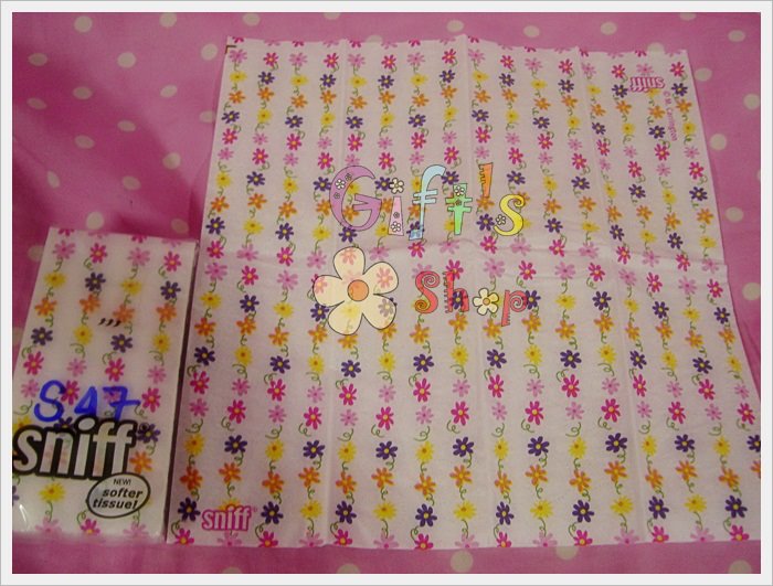 กระดาษแนปกิ้น ลายทาง ลายดอกไม้สีเหลือง ชมพู ม่วง พื้นหลังสีขาว