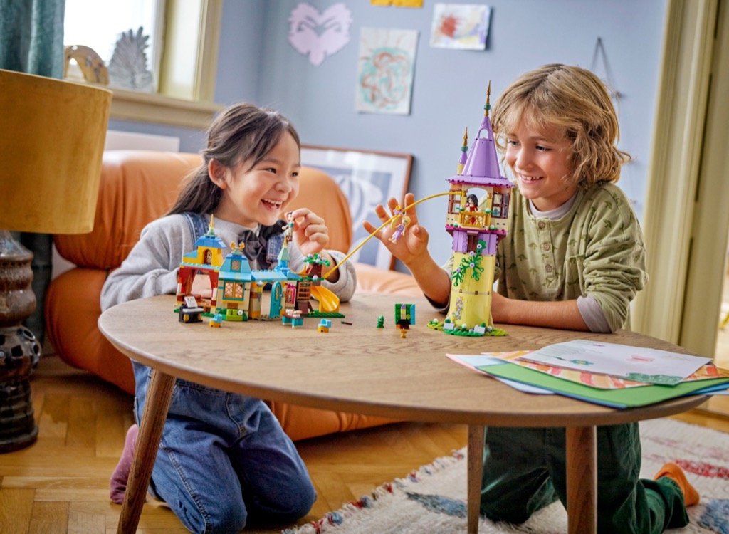 เลโก้ LEGO Disney 43241 Rapunzel's Tower & The Snuggly Duckling