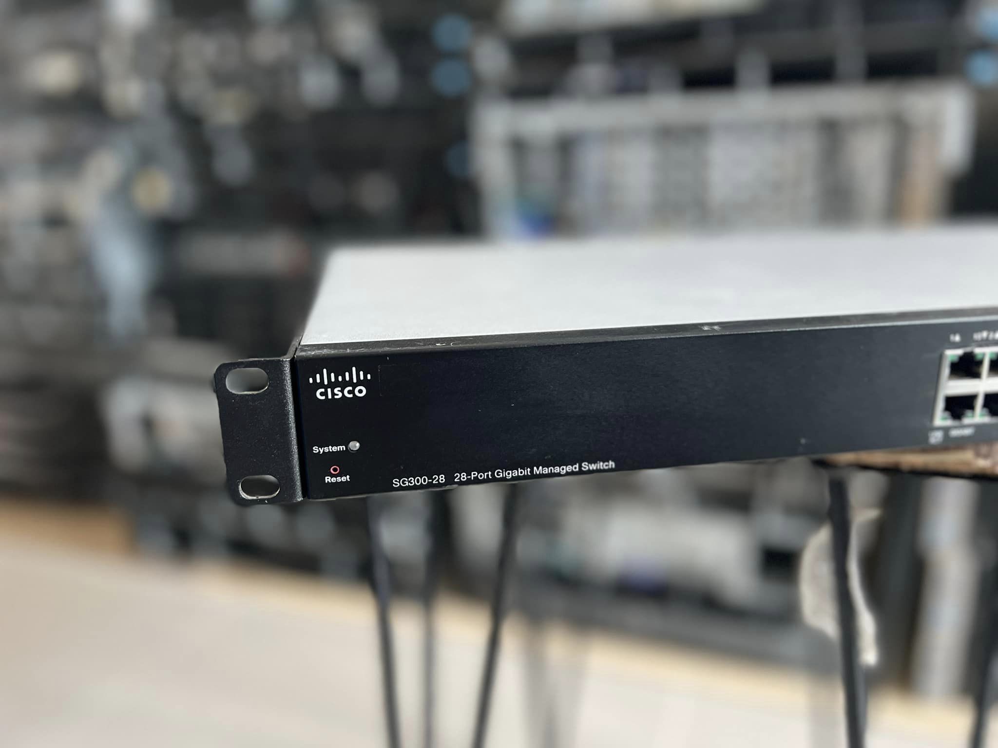 Cisco SG300-28 switch Gigabit 24 port สวิทซิสโก้มือสองพร้อมใช้งาน
