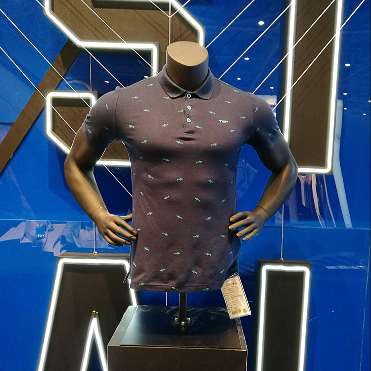 หุ่นตั้งโต๊ะไฟเบอร์โชว์เสื้อ ชาย มีแขน พร้อมสแตนด์