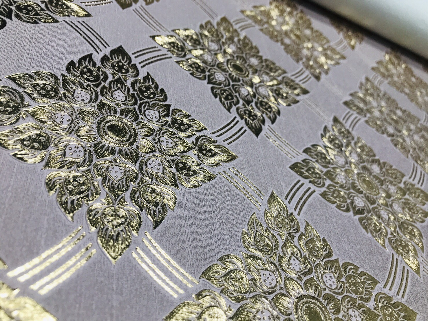 วอลเปเปอร์ติดผนังลายไทย ลายประจำยาม สีทอง-พื้นเทา RG033-02