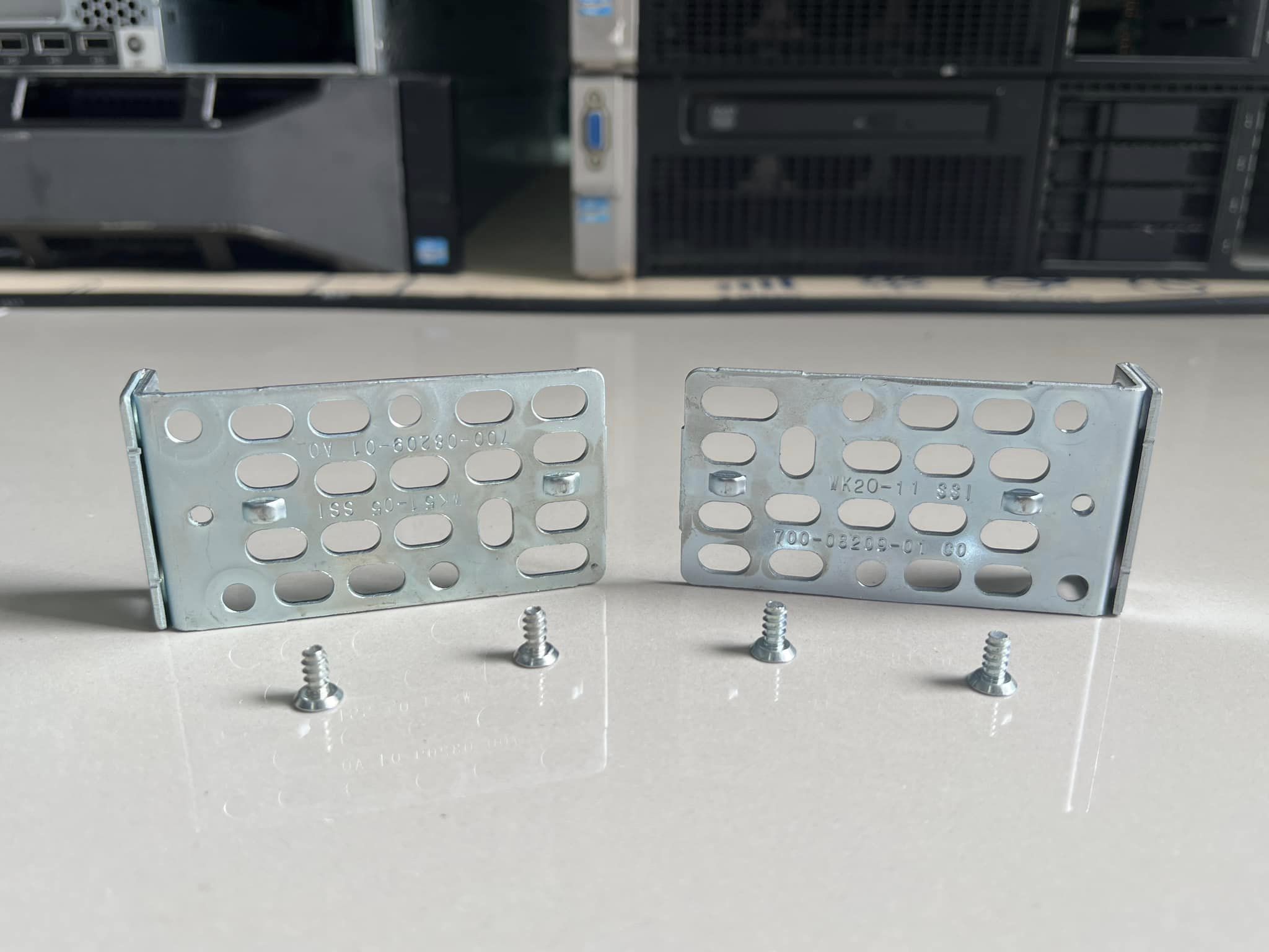 หู cisco 2960 3560 3750 มีน๊อตให้ 4 ตัว มือสองพร้อมใช้งาน