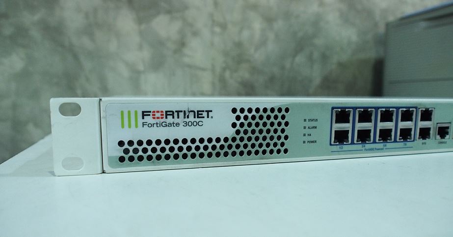 Fortinet FortiGate 300C security มือ 2