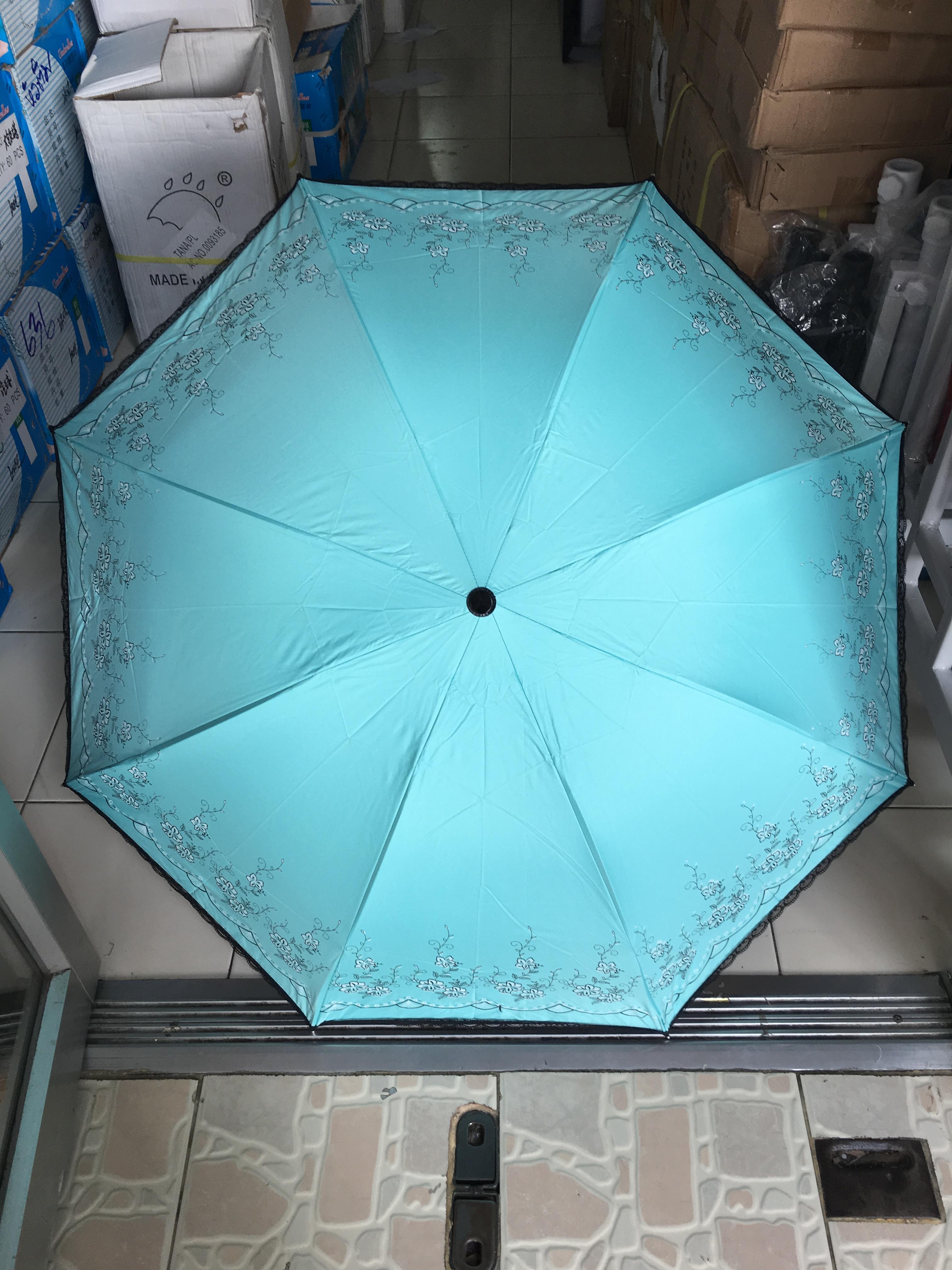 ร่มโค้งแฟชั่นลายดอกไม้มีระบายยูวีสีดำ