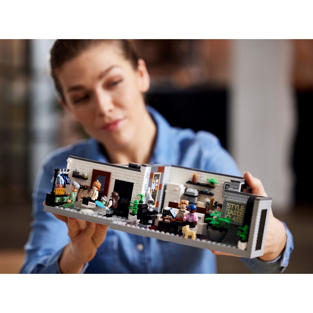 เลโก้ LEGO Exclusives 10291 Queer Eye – The Fab 5 Loft