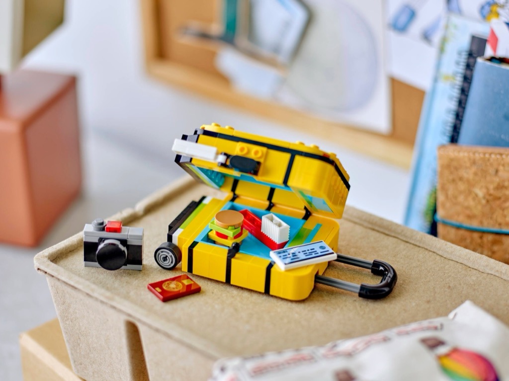 เลโก้ LEGO Exclusives 40817 Yellow Travel Suitcase