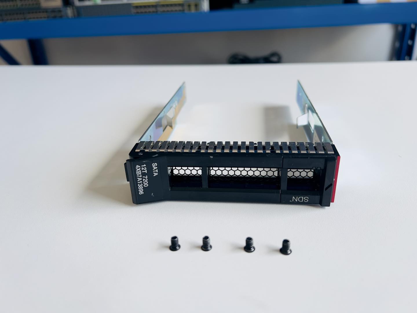 tray hdd lenovo 3.5 int SR650 SR850 SN550 Series SAS SATA เทฮาร์ดดิสเลอโนโวมือสองพร้อมใช้งาน