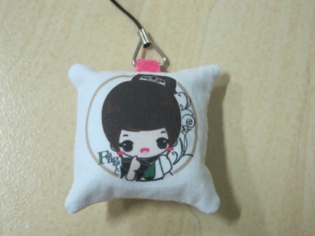 พวงกุญแจหมอนสกรีนเฟย์ ฟาง แก้ว