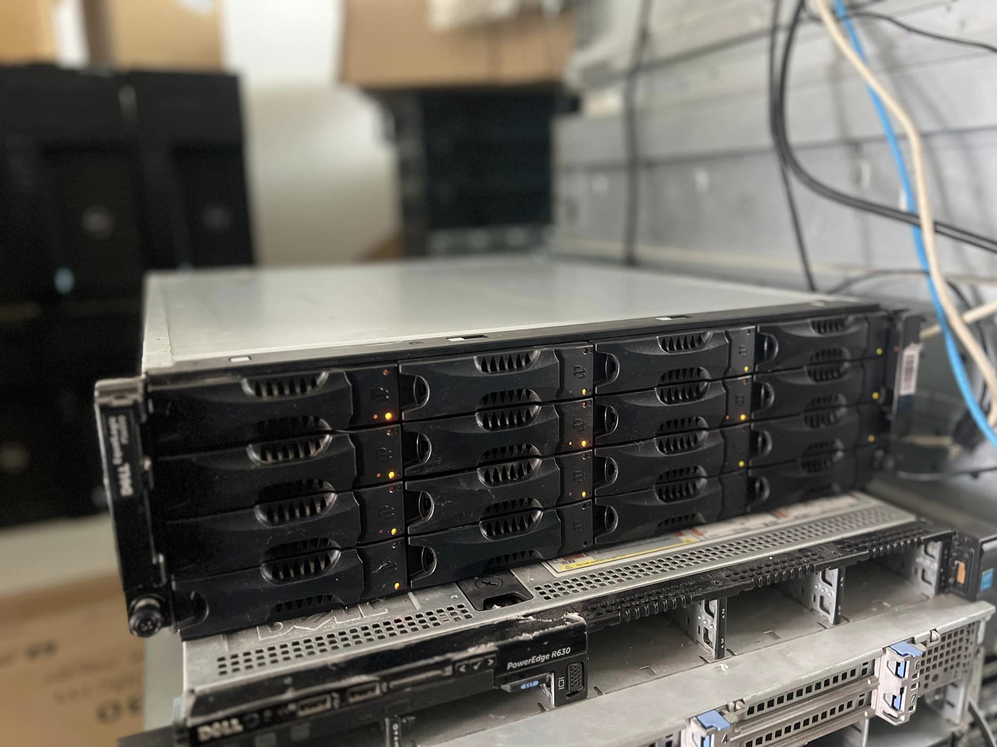 Dell Equallogic PS6000 สตอเรจเดลมือสองพร้อมถาดฮาร์ดดิส