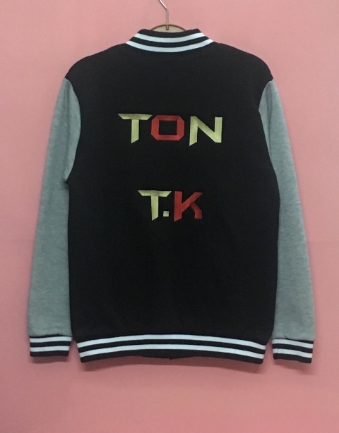 เสื้อแจ็คเก็ตเบสบอลปักชื่อ