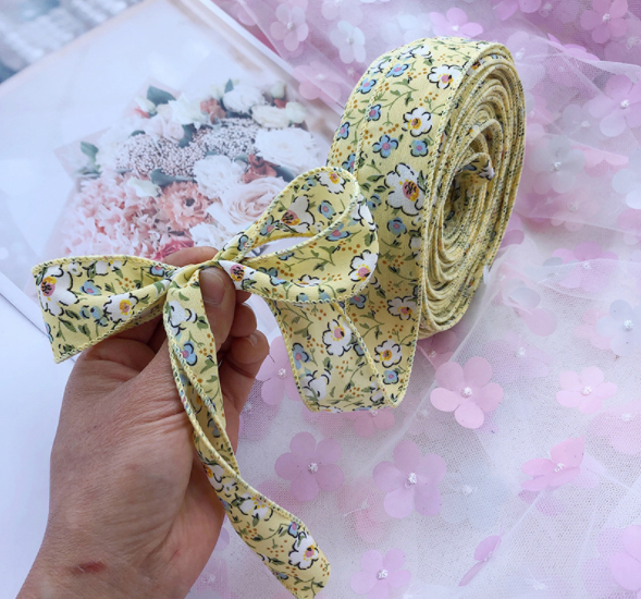 ริบบิ้นผ้าฝ้ายเย็บขอบ ลายดอก ขนาด 3 ซม. (ขายเป็นหลา) #FA14